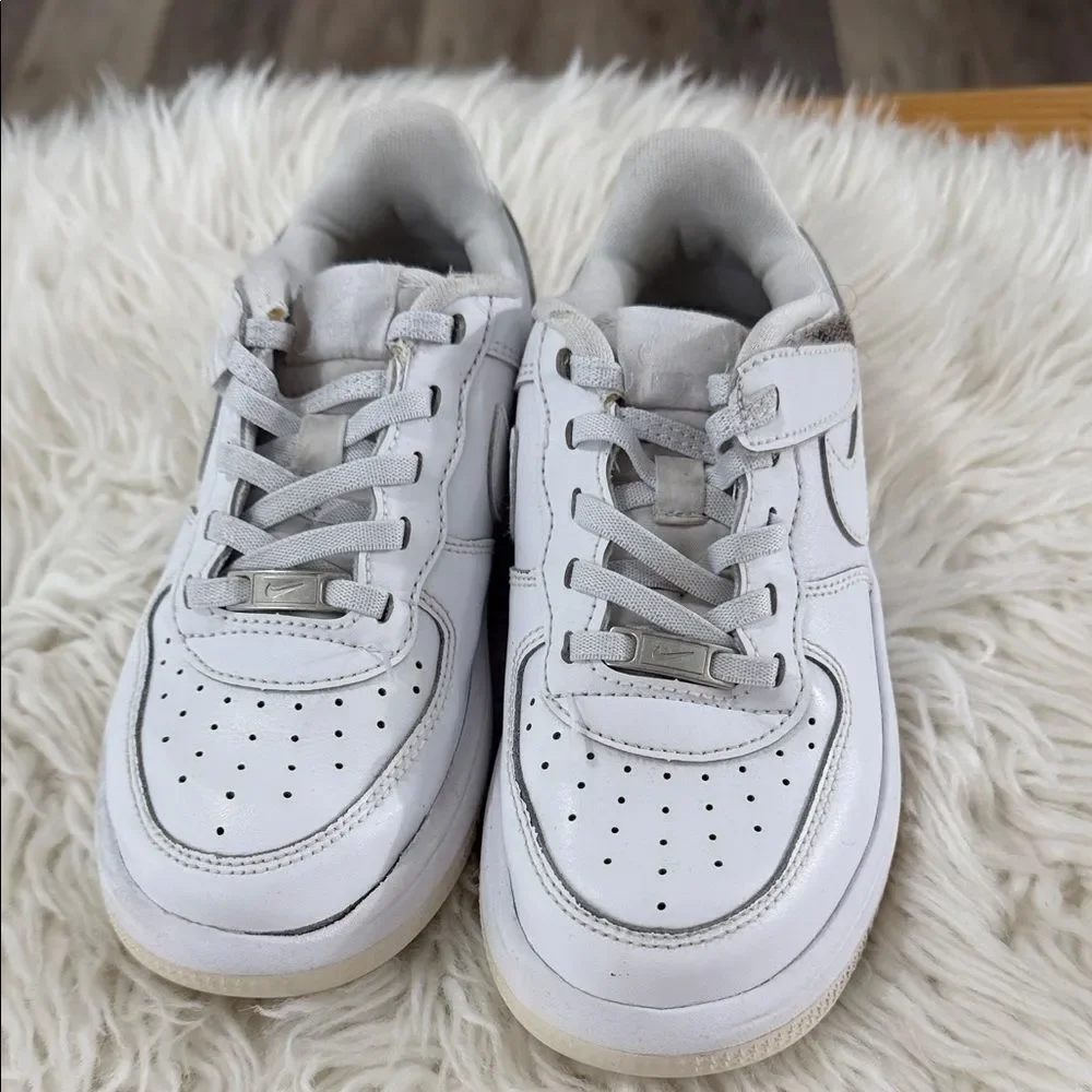 Nike White Leather Sneakers Size 1Y